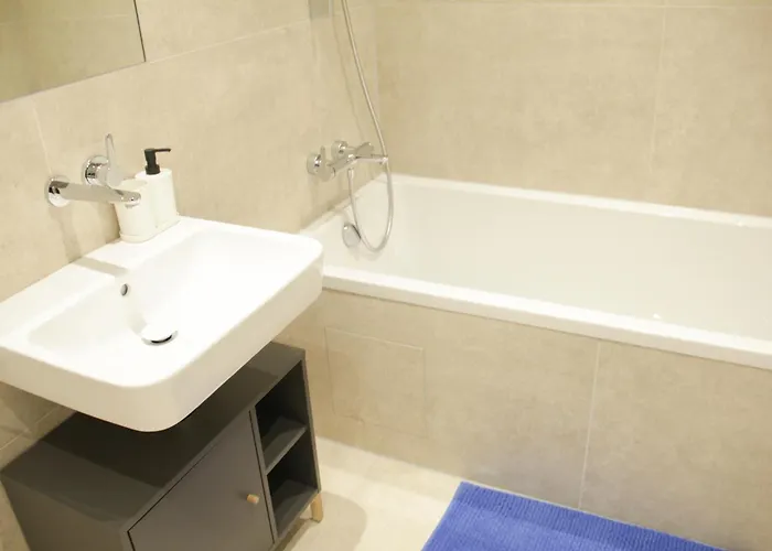 Luxury Stylish With Garden & Free Parking